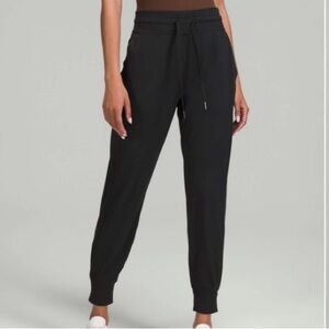 Lululemon Ready to Rulu High-Rise Jogger
Black Size 2